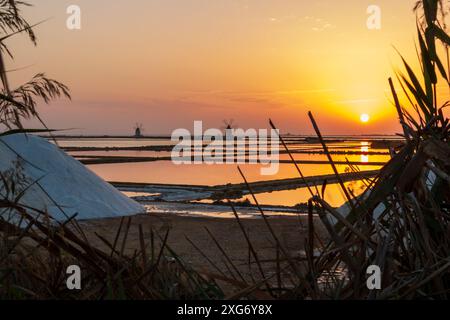 magnifico tramonto sulle saline Foto Stock