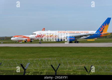 Jet2 Boeing 757 all'aeroporto di Manchester Foto Stock