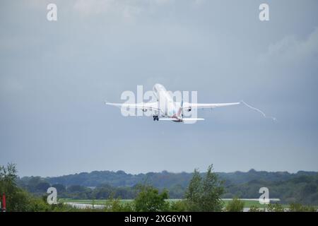 Eurowings Airbus A320 all'aeroporto di Manchester Foto Stock