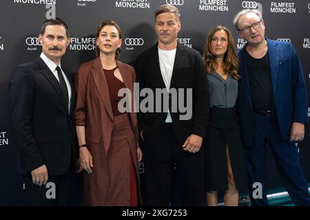 Clemens Schick, Christiane Paul, Tom Wlaschiha, Barbara Philipp und Rainer Bock bei der Premiere des Kinofilms Die Ermittlung auf dem 41. Filmfest München 2024 im Gloria Palast. München, 06.07.2024 *** Clemens Schick, Christiane Paul, Tom Wlaschiha, Barbara Philipp e Rainer Bock alla prima del lungometraggio Die Ermittlung al Filmfest München 41 2024 nel Gloria Palast Monaco di Baviera, 06 07 2024 foto:Xn.xKolinzx/xFuturexImagex ermittlung 4709 Foto Stock