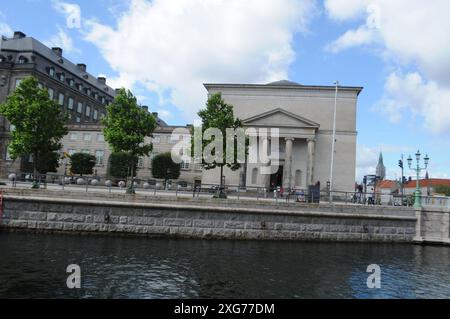 Copenaghen/Danimarca/07 luglio 2024/Christiansborg slotes kirke annesso al parlamento danese christiansborg castlæe chiesa del castello di christiansborg a Copenaghen. (Foto. Francis Joseph Dean/Dean Pictures) (non per uso commerciale) Foto Stock