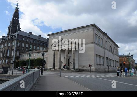 Copenaghen/Danimarca/07 luglio 2024/Christiansborg slotes kirke annesso al parlamento danese christiansborg castlæe chiesa del castello di christiansborg a Copenaghen. Foto. Francis Joseph Dean/Dean Pictures non per uso commerciale Foto Stock