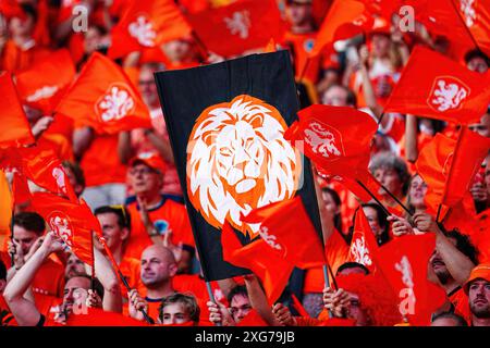 Fahne/Banner Fans von Niederlande GER, Niederlande vs. Tuerkei, Fussball Europameisterschaft, UEFA Euro 2024, Viertelfinale, 06.07.2024 foto: Eibner-Pressefoto/Marcel von Fehrn Foto Stock