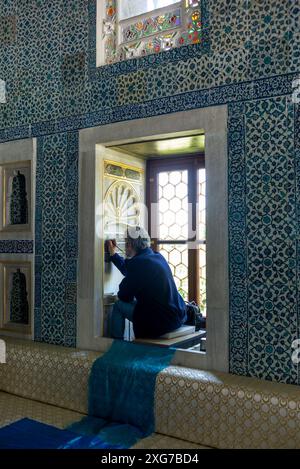 Istanbul, Turchia - 31 maggio 2024: Lavori di restauro nel chiosco di Baghdad del palazzo Topkapi Foto Stock