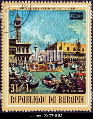 BURUNDI - 1971 CIRCA: Un francobollo stampato in Burundi dall'UNESCO. Il numero della campagna Save Venice mostra Palazzo Ducale e Piazzetta (di Canaletto) Foto Stock