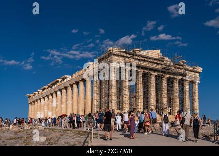 Il Partenone, il tempio greco dedicato alla dea Atena, all'interno dell'Acropoli della città di Atene. Grecia. Foto Stock