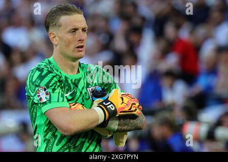 Jordan Pickford dell'Inghilterra durante la partita di calcio dei quarti di finale di Euro 2024 tra Inghilterra e Svizzera allo stadio Dusseldorf Arena di Dusseldorf (Germania), 6 luglio 2024. Foto Stock
