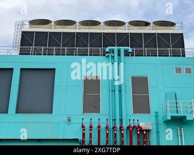 Tubi testata zona valvola e sistema di controllo allarme antincendio negli impianti industriali Foto Stock