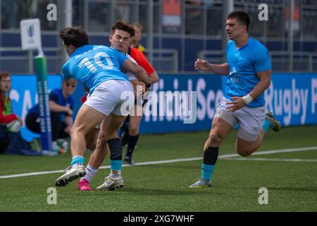 EDIMBURGO, SCOZIA - domenica 7 luglio 2024: Corbin Smith (USA) ha affrontato Icaro Amarillo (Uruguay) durante il World Rugby U20 Trophy match tra USA Foto Stock