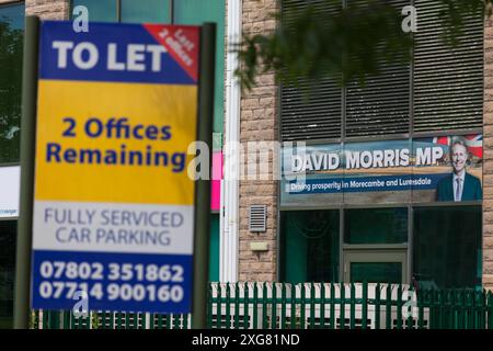Ex ufficio del deputato conservatore / conservatore estromesso per Morecambe e Lonsdale David Morris con uffici da lasciare firmare. Elezioni generali del 2024 Regno Unito Foto Stock