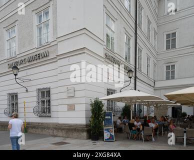 Salisburgo, Austria. 30 giugno 2024. Vista esterna del museo di Salisburgo nel centro della città Foto Stock