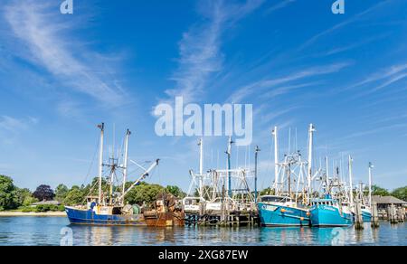 Gruppo di pescherecci commerciali nel molo di Greenport, new york Foto Stock