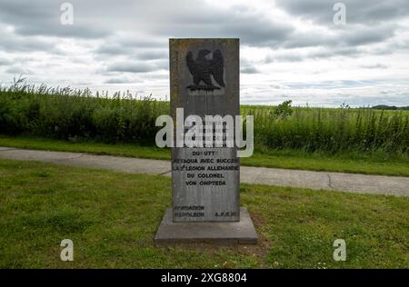 Memoriale dell'8th Line Infantry Regiment della Durutte Division che combatté nella battaglia di Waterloo nel 1815 in Belgio Foto Stock