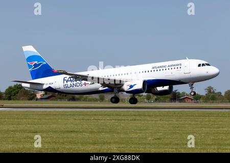 21 maggio 2024, Copenaghen, Danimarca: An Atlantic Airways Airbus 320 atterra all'aeroporto Kastrup di Copenaghen. Atlantic Airways è la compagnia aerea nazionale delle Isole Faroe e effettua voli internazionali di passeggeri dalla sua sede centrale all'aeroporto di Vagar, nonché voli nazionali in elicottero in Danimarca. La compagnia aerea è nata nel 1987 e ha lanciato voli nel 1988, dando ai faroesi la possibilità di volare per Vagar a Copenaghen per la prima volta. La compagnia aerea ha lanciato i suoi primi voli internazionali nel 1995 per Reykjavik. Oggi, la compagnia aerea vola verso più di 10 destinazioni. (Immagine di credito: © Fabr Foto Stock