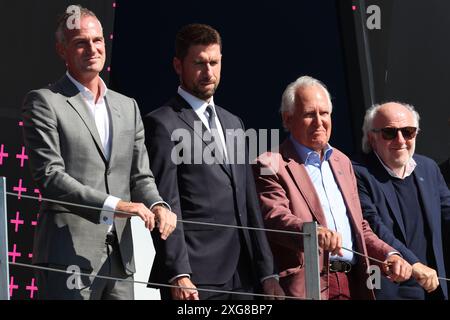 Silverstone, Regno Unito. 7 luglio 2024. Dignitari del podio. 07.07.2024. Formula 1 World Championship, Rd 12, Gran Premio di Gran Bretagna, Silverstone, Inghilterra, giorno della gara. Il credito fotografico dovrebbe essere: XPB/Alamy Live News. Foto Stock