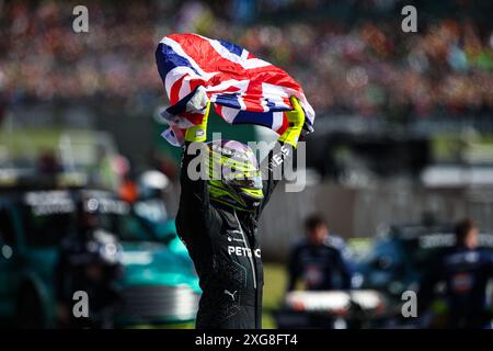 Silverstone, Regno Unito. 7 luglio 2024. HAMILTON Lewis (gbr), Mercedes AMG F1 Team W15, ritratto celebra la vittoria durante il Gran Premio britannico di Formula 1 Qatar Airways 2024, dodicesima prova del Campionato del mondo di Formula 1 2024 dal 5 al 7 luglio 2024 sul circuito di Silverstone, a Silverstone, Regno Unito - foto Xavi Bonilla/DPPI credito: media DPPI/Alamy Live News Foto Stock