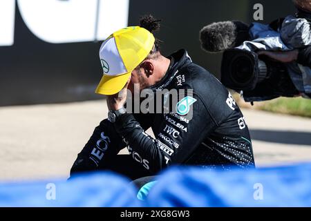 HAMILTON Lewis (gbr), Mercedes AMG F1 Team W15, ritratto celebra la vittoria durante la Formula 1 Qatar Airways British Grand Prix 2024, dodicesima prova del Campionato del mondo di Formula 1 2024 dal 5 al 7 luglio 2024 sul circuito di Silverstone, a Silverstone, Regno Unito Foto Stock