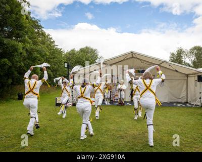 Earl of Stamford Morris ballerini che si esibiscono al Stockton Heath Festival del 2024 Foto Stock