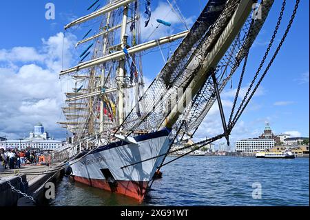 Le grandi navi a vela arrivarono a Helsinki. 6 luglio 2024. Tall Ships Races è il più grande evento gratuito per famiglie d’Europa e offre un sacco di programmi sia per il pubblico che per gli equipaggi delle navi. Ci sono sei porti ospitanti che partecipano all'evento Tall Ships Races del 2024, tre dei quali si trovano in Finlandia. Foto Stock