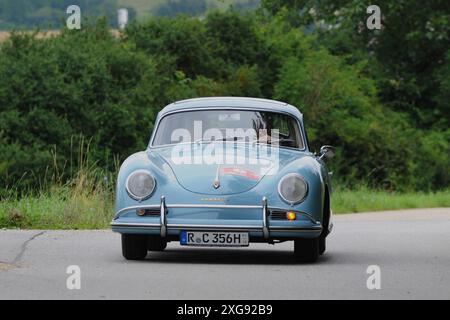 20) Regensburger Classic Rallye, Oldtimer-Rennen bzw Ausfahrt mit Start und Ziel a Ratisbona, via Laaber, Beratzhausen, Lupburg, Steinmühle bei Parsberg, Hexenagger, Kapflberg, Sinzing, Stadtamhof. Foto: Startnummer 7, Porsche 356 A, Baujahr 1959 mit 75 PS *** 20 Regensburger Classic Rallye, corsa/escursione con partenza e arrivo a Ratisbona, via Laaber, Beratzhausen, Lupburg, Steinmühle vicino a Parsberg, Hexenagger, Kapflberg, Sinzing, Stadtamhof foto a partire dal numero 7, Porsche 356 A, costruita nel 1959 con 75 cv Foto Stock