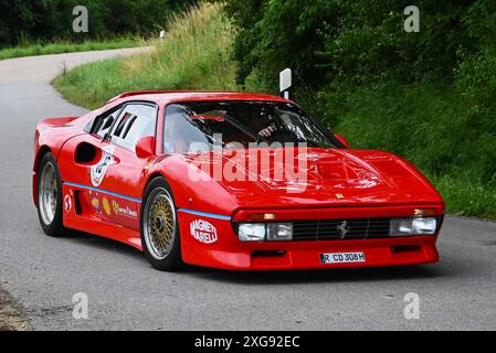 20) Regensburger Classic Rallye, Oldtimer-Rennen bzw Ausfahrt mit Start und Ziel a Ratisbona, via Laaber, Beratzhausen, Lupburg, Steinmühle bei Parsberg, Hexenagger, Kapflberg, Sinzing, Stadtamhof. Foto: Startnummer 16, Ferrari 308 competizione, Baujahr 1979 mit 310 PS *** 20 Regensburger Classic Rallye, gara/escursione con partenza e arrivo a Ratisbona, via Laaber, Beratzhausen, Lupburg, Steinmühle vicino a Parsberg, Hexenagger, Kapflberg, Sinzing, Stadtamhof foto a partire dal numero 16, Ferrari 308 competizione, costruita nel 1979 con 310 cv Foto Stock