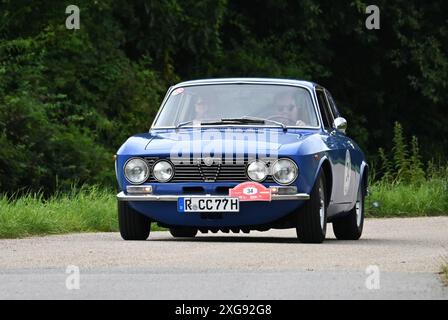 20) Regensburger Classic Rallye, Oldtimer-Rennen bzw Ausfahrt mit Start und Ziel a Ratisbona, via Laaber, Beratzhausen, Lupburg, Steinmühle bei Parsberg, Hexenagger, Kapflberg, Sinzing, Stadtamhof. Foto: Startnummer 34, Alfa Romeo Giulia GT 1300 Junior, Baujahr 1975 mit 130 PS *** 20 Regensburger Classic Rallye, gara/escursione con partenza e arrivo a Ratisbona, via Laaber, Beratzhausen, Lupburg, Steinmühle vicino a Parsberg, Hexenagger, Kapflberg, Sinzing, Stadtamhof foto numero di partenza 34, Alfa Romeo Giulia GT 1300 Junior, costruita nel 1975 con 130 cv Foto Stock