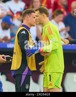 Stoccarda, Germania. 5 luglio 2024. Manuel NEUER, portiere DFB 1, Marc-Andre ter STEGEN, DFB 22 Sad dopo la partita dei quarti di finale GERMANIA - SPAGNA 1-2 N.V. dei Campionati europei UEFA 2024 il 5 luglio 2024 a Stoccarda, Germania. Fotografo: ddp Images/STAR-Images credito: ddp media GmbH/Alamy Live News Foto Stock