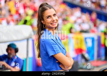 Stoccarda, Germania. 5 luglio 2024. Lea Wagner, presentatrice sportiva ARD Sport Moderatorin, Sportmoderatorin, Journalistin, Das Erste, Fernsehmoderatorin, TV, nei quarti di finale GERMANIA - SPAGNA 1-2 N.V. dei Campionati europei UEFA 2024 il 5 luglio 2024 a Stoccarda, Germania. Fotografo: ddp Images/STAR-Images credito: ddp media GmbH/Alamy Live News Foto Stock