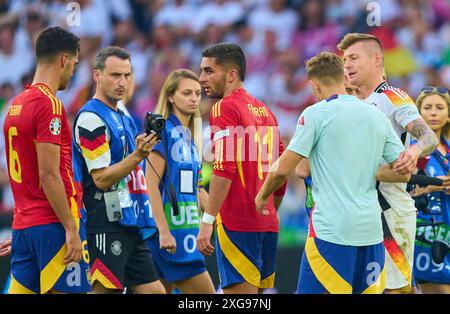 Toni Kroos, DFB 8 Ferran Torres, ESP 11 Mikel Merino, ESP 6 DFB Fotograf Philipp Reinhard, Team-Fotograf dopo i quarti di finale GERMANIA - SPAGNA 1-2 N.V. dei Campionati europei UEFA 2024 il 5 luglio 2024 a Stoccarda, Germania. Fotografo: Peter Schatz Foto Stock