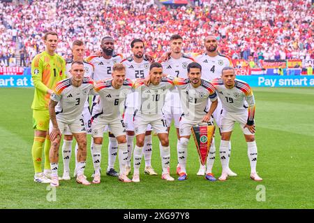 Foto di squadra: Manuel NEUER, portiere DFB 1, Antonio Rüdiger, Ruediger, DFB 2 Emre CAN, DFB 25 Jonathan Tah, DFB 4 David Raum, DFB 3 Joshua Kimmich, DFB 6 Toni Kroos, DFB 8 Kai Havertz, DFB 7 Jamal Musiala, DFB 10 Ilkay Gündogan, DFB 21 Leroy SANE, 19 DFB all'inno nei quarti di finale GERMANIA - SPAGNA 1-2 N.V. dei Campionati europei UEFA 2024 del 5 luglio 2024 a Stoccarda, Germania. Fotografo: Peter Schatz Foto Stock