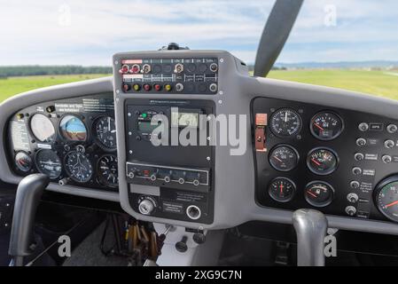 Primo piano degli strumenti nella cabina di pilotaggio degli alianti Foto Stock