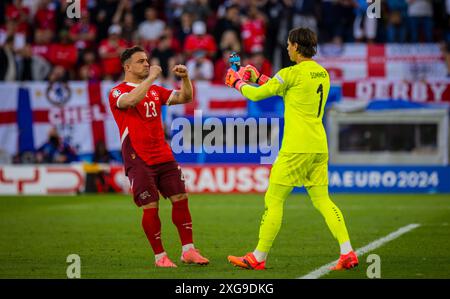 Dusseldorf, Germania. 6 luglio 2024. Xherdan Shaqiri (sui) Yann Sommer (sui) Inghilterra - Svizzera Inghilterra - Schweiz 06.07.2024 Copyright (nur für Journal Foto Stock