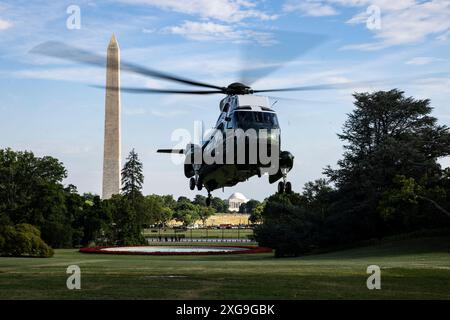 Washington, Stati Uniti. 7 luglio 2024. Il Presidente Joe Biden e la First Lady Jill Biden atterrano sul South Lawn della Casa Bianca a Marine One il 7 luglio 2024 a Washington DC il Presidente e la First Lady stanno tornando alla Casa Bianca dopo gli eventi della campagna a Philadelphia e Harrisburg, Pennsylvania. (Foto di Samuel Corum/Sipa USA) credito: SIPA USA/Alamy Live News Foto Stock