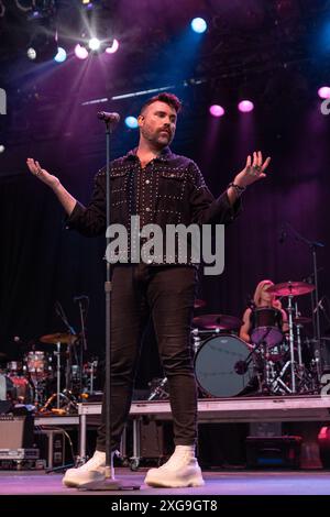 Milwaukee, Stati Uniti. 6 luglio 2024. Tyler Glenn dei Neon Trees durante il Summerfest Music Festival il 6 luglio 2024, a Milwaukee, Wisconsin (foto di Daniel DeSlover/Sipa USA) credito: SIPA USA/Alamy Live News Foto Stock