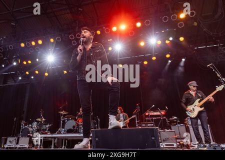 Milwaukee, Stati Uniti. 6 luglio 2024. Tyler Glenn dei Neon Trees durante il Summerfest Music Festival il 6 luglio 2024, a Milwaukee, Wisconsin (foto di Daniel DeSlover/Sipa USA) credito: SIPA USA/Alamy Live News Foto Stock