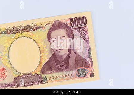 La Nippon Ginko Japan National Bank emette banconote con un taglio di cinquemila yen in valuta giapponese Foto Stock