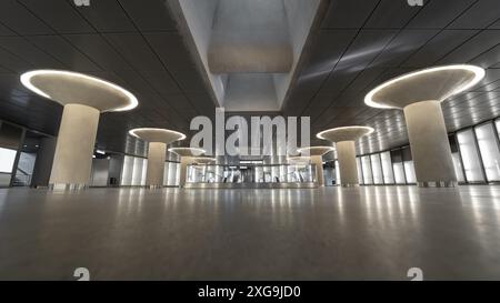 Sala d'ingresso illuminata di una stazione della metropolitana di Colonia Foto Stock