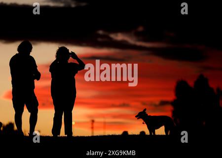 Madrid Spagna; 06.07.2024.- tramonto sul fiume Manzanares in estate. Foto: Juan Carlos Rojas Foto Stock