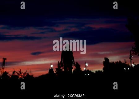 Madrid Spagna; 06.07.2024.- tramonto sul fiume Manzanares in estate. Foto: Juan Carlos Rojas Foto Stock