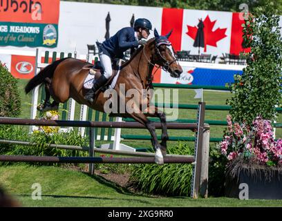 Calgary, Alberta, Canada, 7 luglio 2024. Francisco Pasquel Vega (mex) in sella alla dominante 2000 Z, North American Showjumping, Spruce Meadows, - Sun Life Der Foto Stock