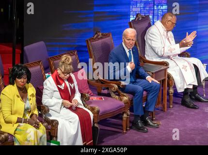 Philadelphia, Stati Uniti. 7 luglio 2024. Il presidente degli Stati Uniti Joe Biden venera la Mount Airy Church of God in Christ a Philadelphia, Pennsylvania, domenica 7 luglio 2024. Credito: David Muse/CNP /MediaPunch credito: MediaPunch Inc/Alamy Live News Foto Stock