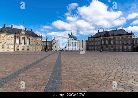 Copenaghen, Danimarca, 13 giugno 2021: Veduta del Palazzo di Amalienborg a Copenaghen Foto Stock