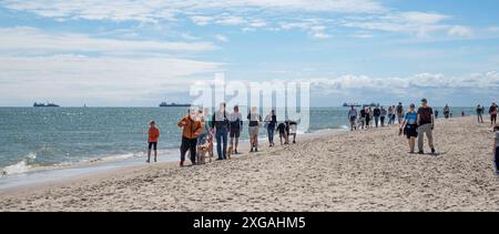 Sono Strand von Skagen a Dänemark. Skagen ist eine Hafenstadt am nördlichen Ende von Dänemarks Halbinsel Jütland. Grenen ist der nördlichste Punkt Dänemarks und hier treffen zwei Meere, Skagerrak und Kattegat, aufeinander, so das man mit einem Bein in der Ostsee und mit dem anderen Bein in der Nordsee stehen kann. Skagen *** sulla spiaggia di Skagen in Danimarca Skagen è una città portuale all'estremità settentrionale della penisola dello Jutland Denmarks Grenen è il punto più settentrionale della Danimarca e qui si incontrano due mari, Skagerrak e Kattegat, in modo da poter stare con una gamba nel Mar Baltico e l'altra in piedi Foto Stock