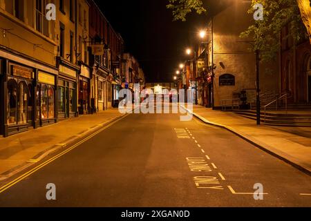 Llangollen, Denbighshire, Clwyd, Galles, Regno Unito - 23 maggio 2023: Castle St di notte Foto Stock