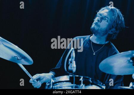 Copenaghen, Danimarca. 7 luglio 2024. Il batterista e compositore britannico Tom Skinner esegue un concerto dal vivo all'Hotel Cecil durante il Copenhagen Jazz Festival 2024 a Copenaghen. Credito: Gonzales Photo/Alamy Live News Foto Stock