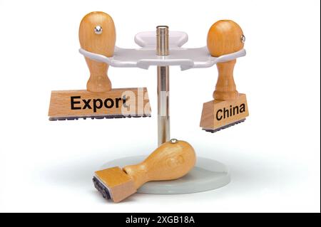 Import - Export Ein Holzstempel ist beschriftet mit dem Aufdruck Export *** Import Export Un timbro di legno è etichettato con la casa editrice Export Foto Stock