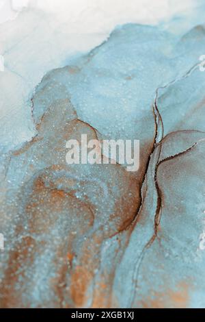 Uno scatto ravvicinato di un dipinto astratto ad acquerello con sfumature blu e marrone Foto Stock