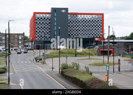 Parcheggio della stazione di Coventry dal Central Six Retail Park, Coventry, Regno Unito Foto Stock