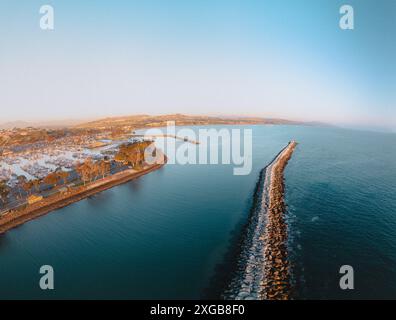 Veduta aerea dell'ingresso del porto di Dana Point durante il Sunet Foto Stock