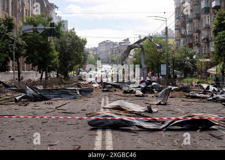 Kiev, Kiev, Ucraina. 8 luglio 2024. Distruzione dopo l'attacco missilistico russo a Kiev questa mattina nel distretto di Lukianivska. (Credit Image: © Andreas Stroh/ZUMA Press Wire) SOLO PER USO EDITORIALE! Non per USO commerciale! Crediti: ZUMA Press, Inc./Alamy Live News crediti: ZUMA Press, Inc./Alamy Live News Foto Stock